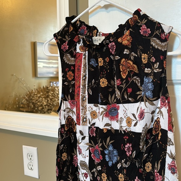 Style & Co Flower Tank Top with Details - Picture 2 of 8